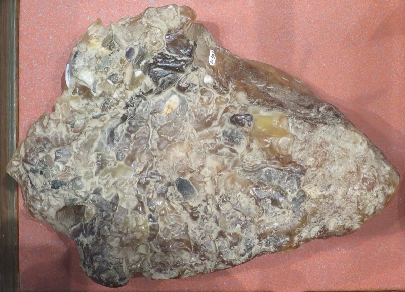 Fond : Ambre gris, Encens, Genévrier