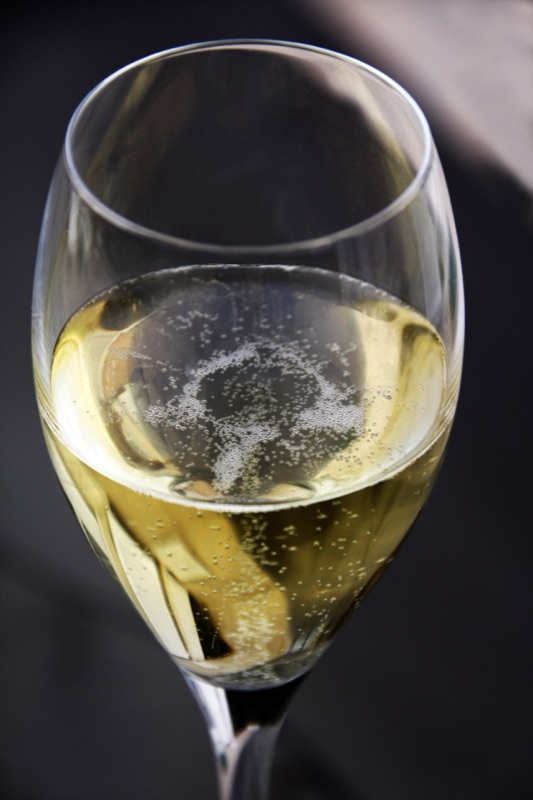 Tête : Champagne, Pêche, Poivre rose