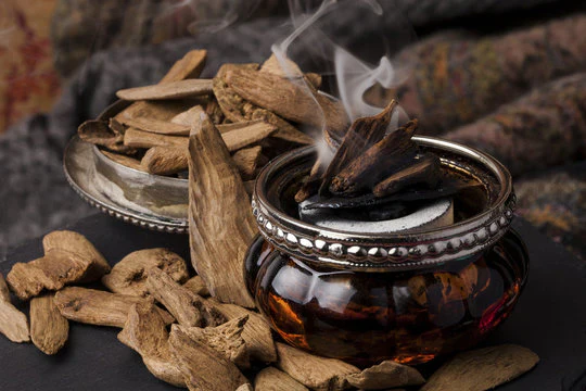 Fond : Oud, Vanille, Tabac